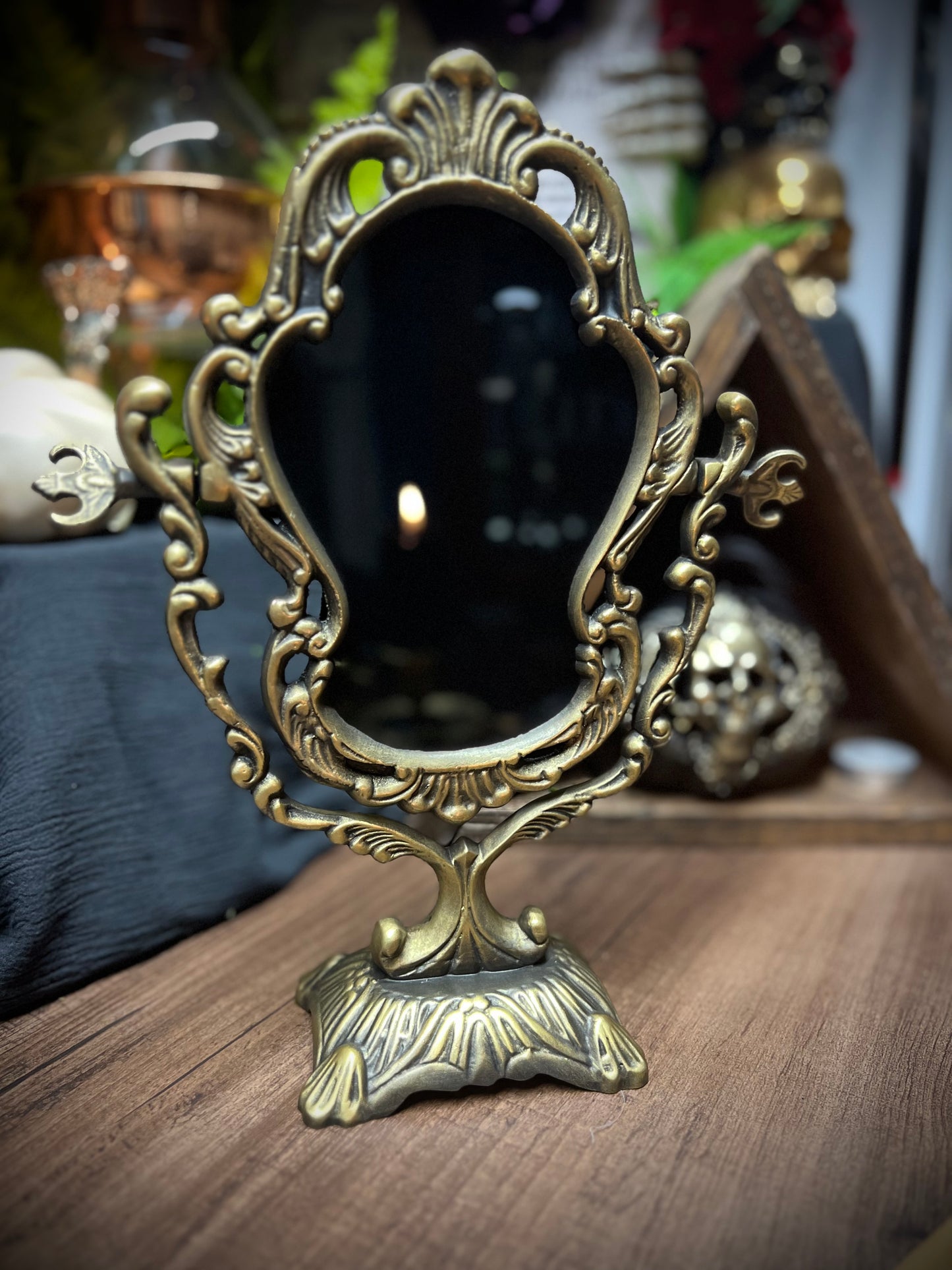 Scrying Mirror - Heirloom Tilt Hourglass Black Mirror MM118