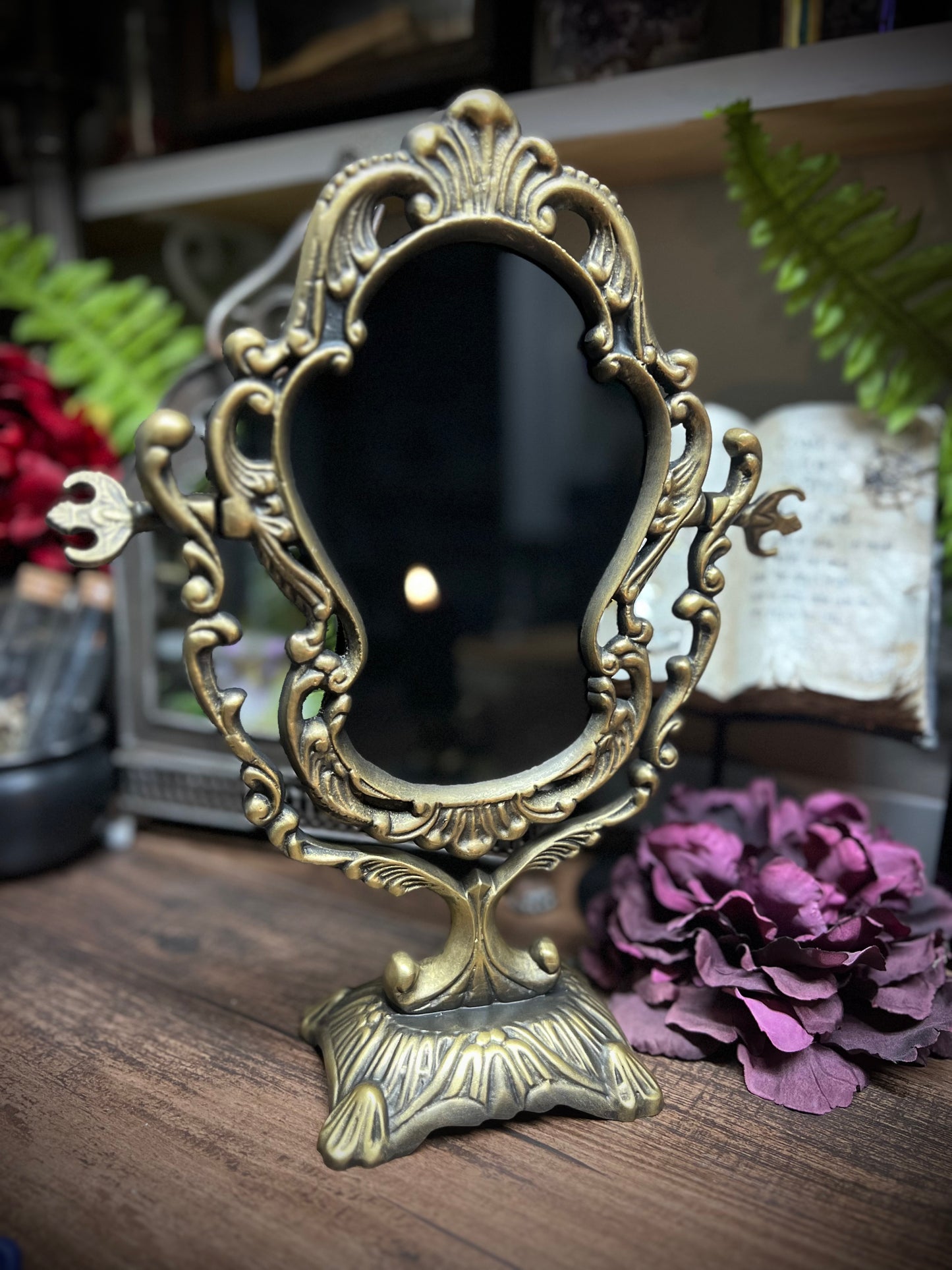 Scrying Mirror - Heirloom Tilt Hourglass Black Mirror MM118