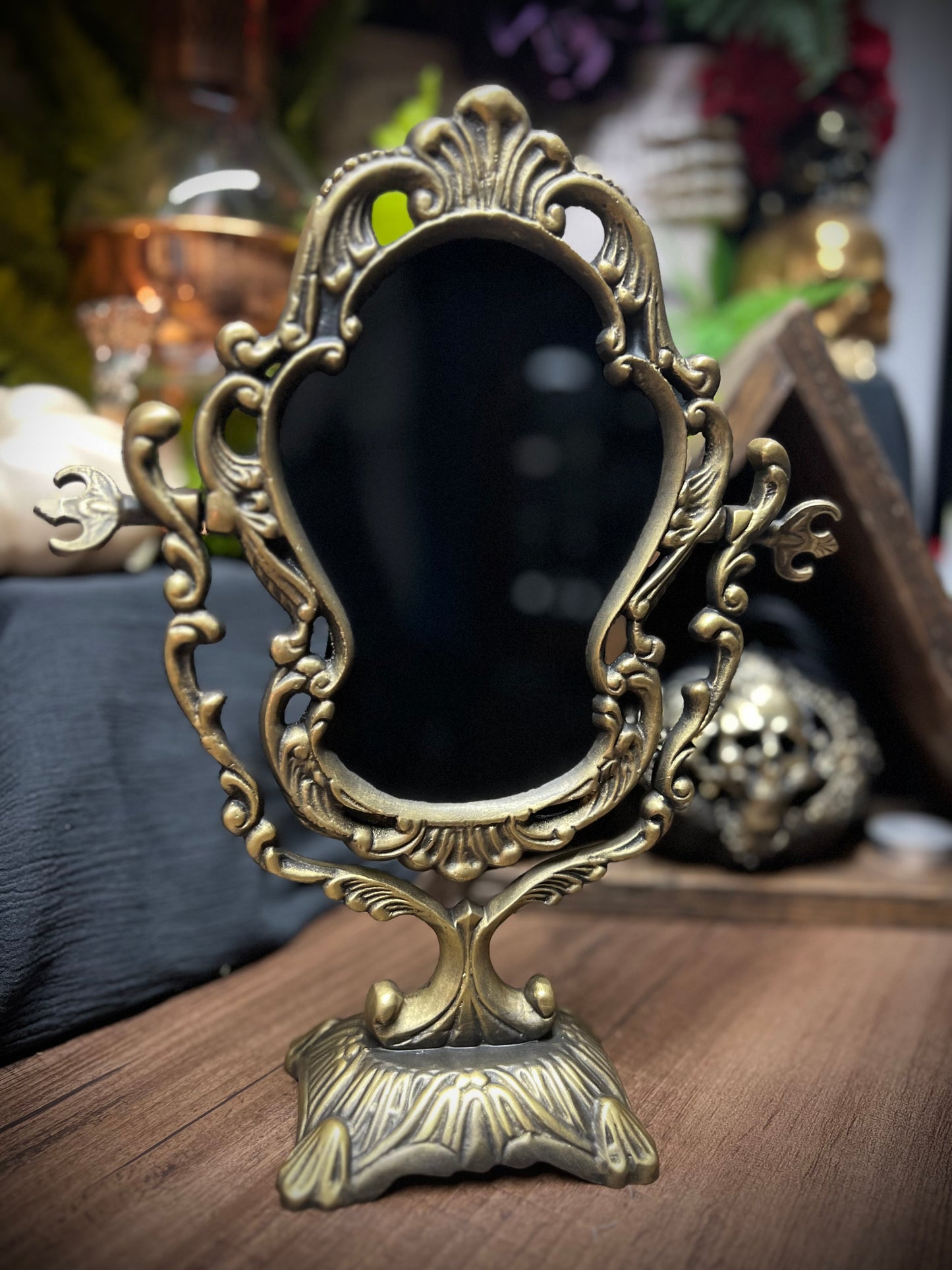 Scrying Mirror - Heirloom Tilt Hourglass Black Mirror MM118