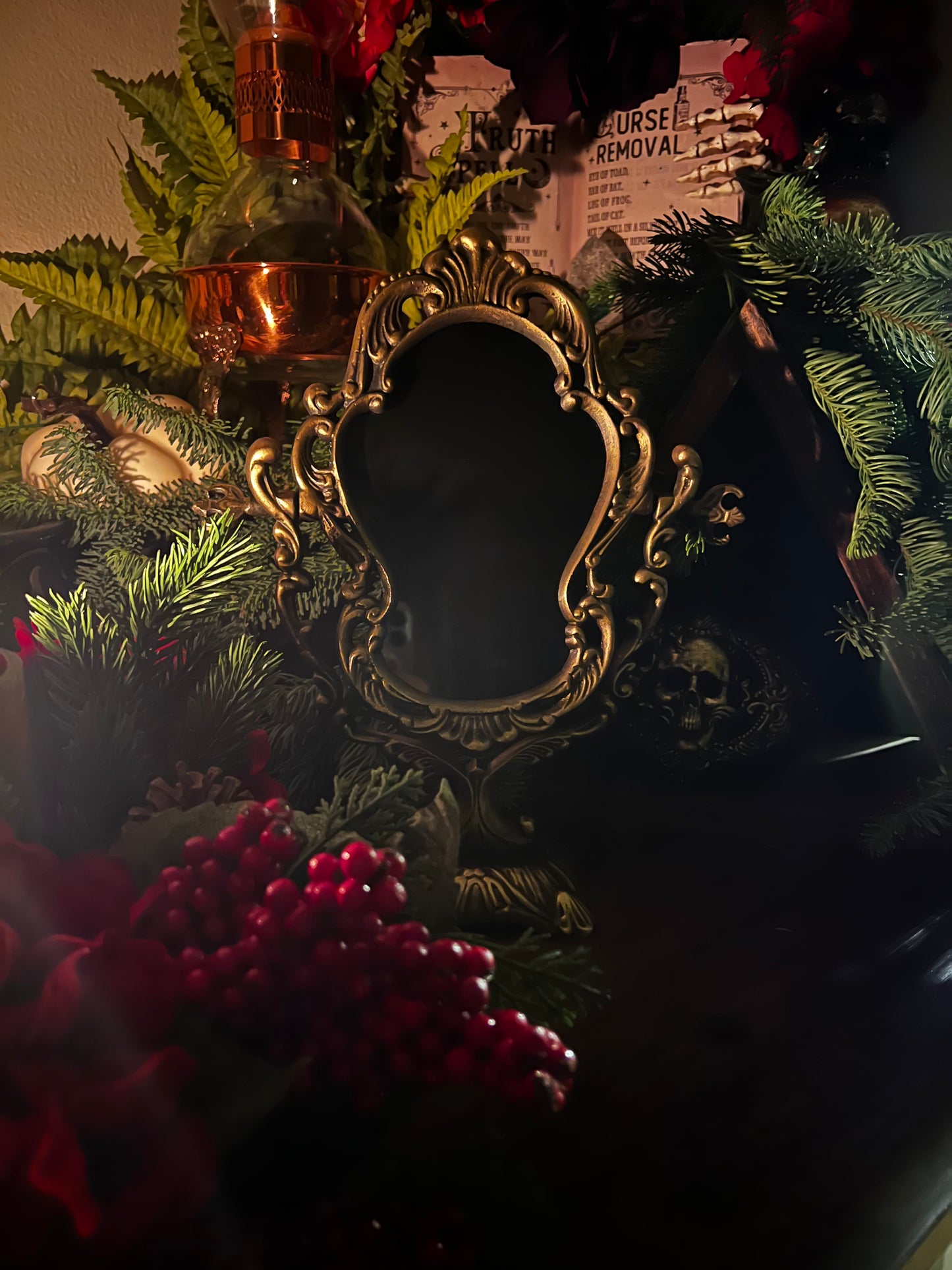 Scrying Mirror - Heirloom Tilt Hourglass Black Mirror MM118