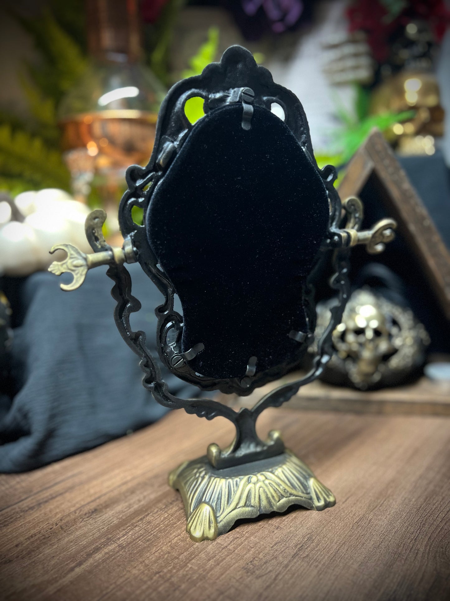 Scrying Mirror - Heirloom Tilt Hourglass Black Mirror MM118