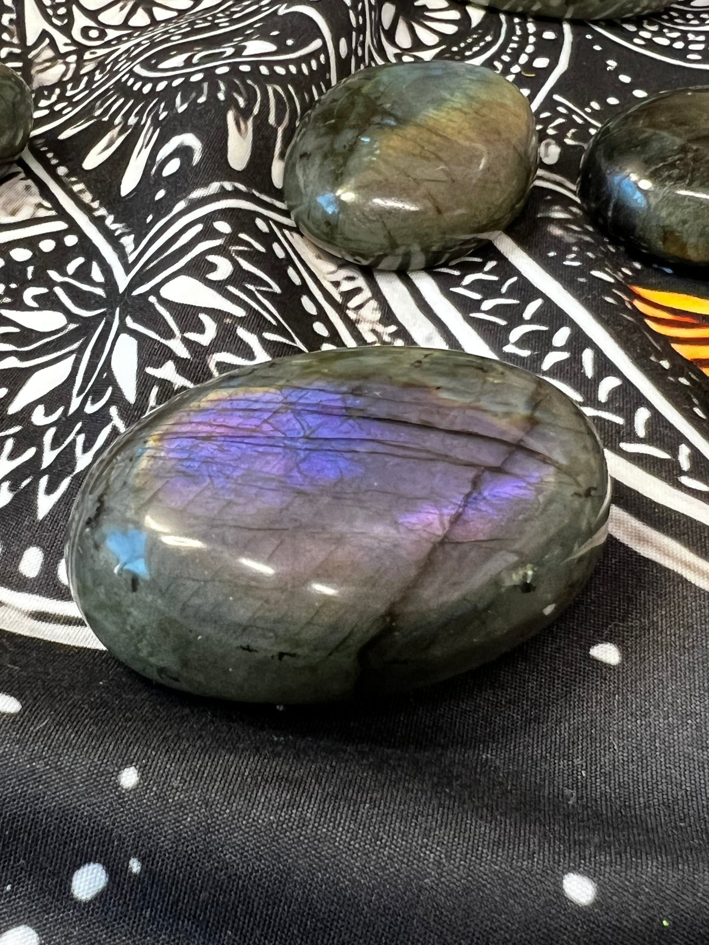 Mermaid Labradorite Palm Stone šā”ļø