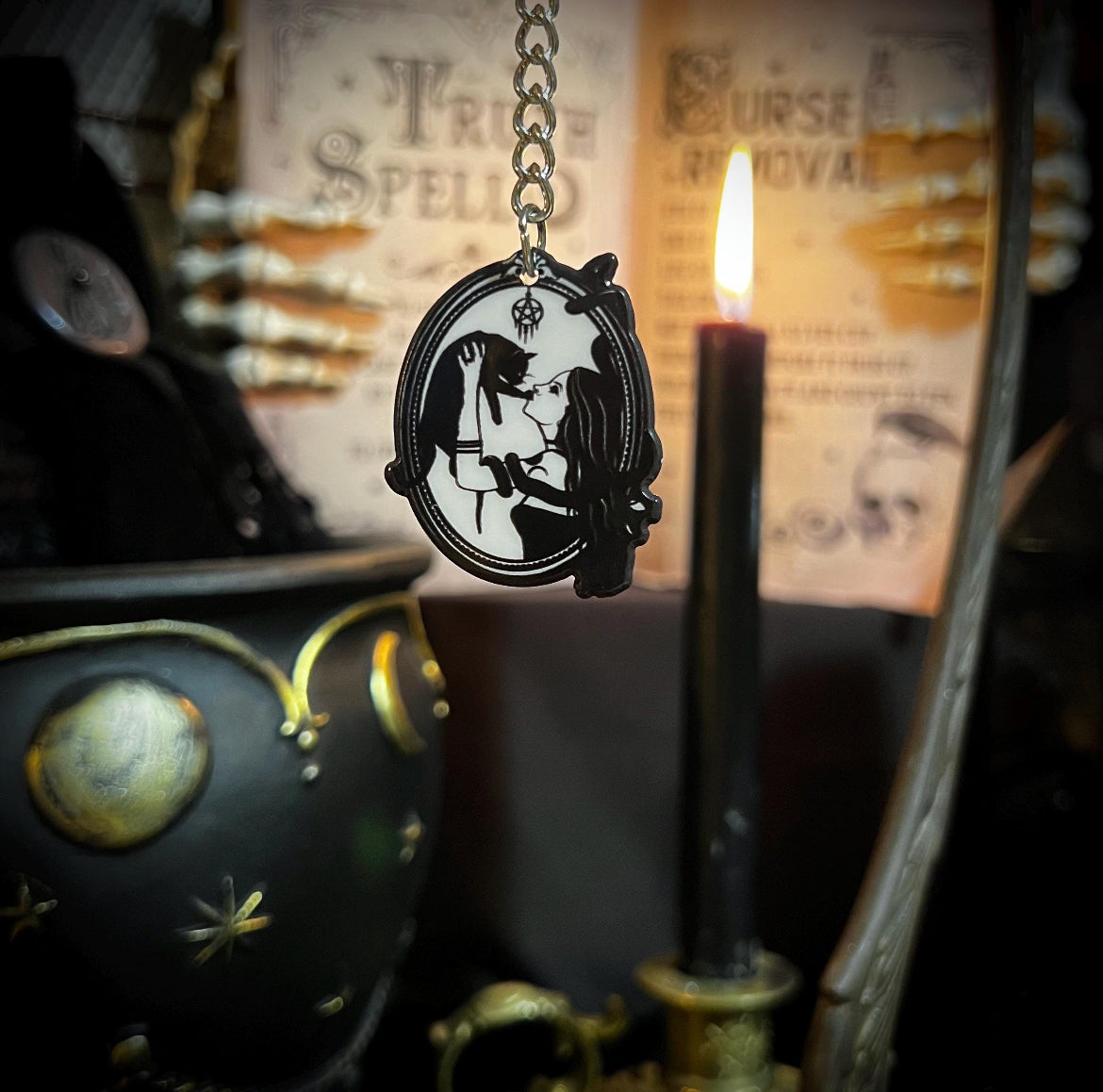 Black Cat Cameo Keychain KC1