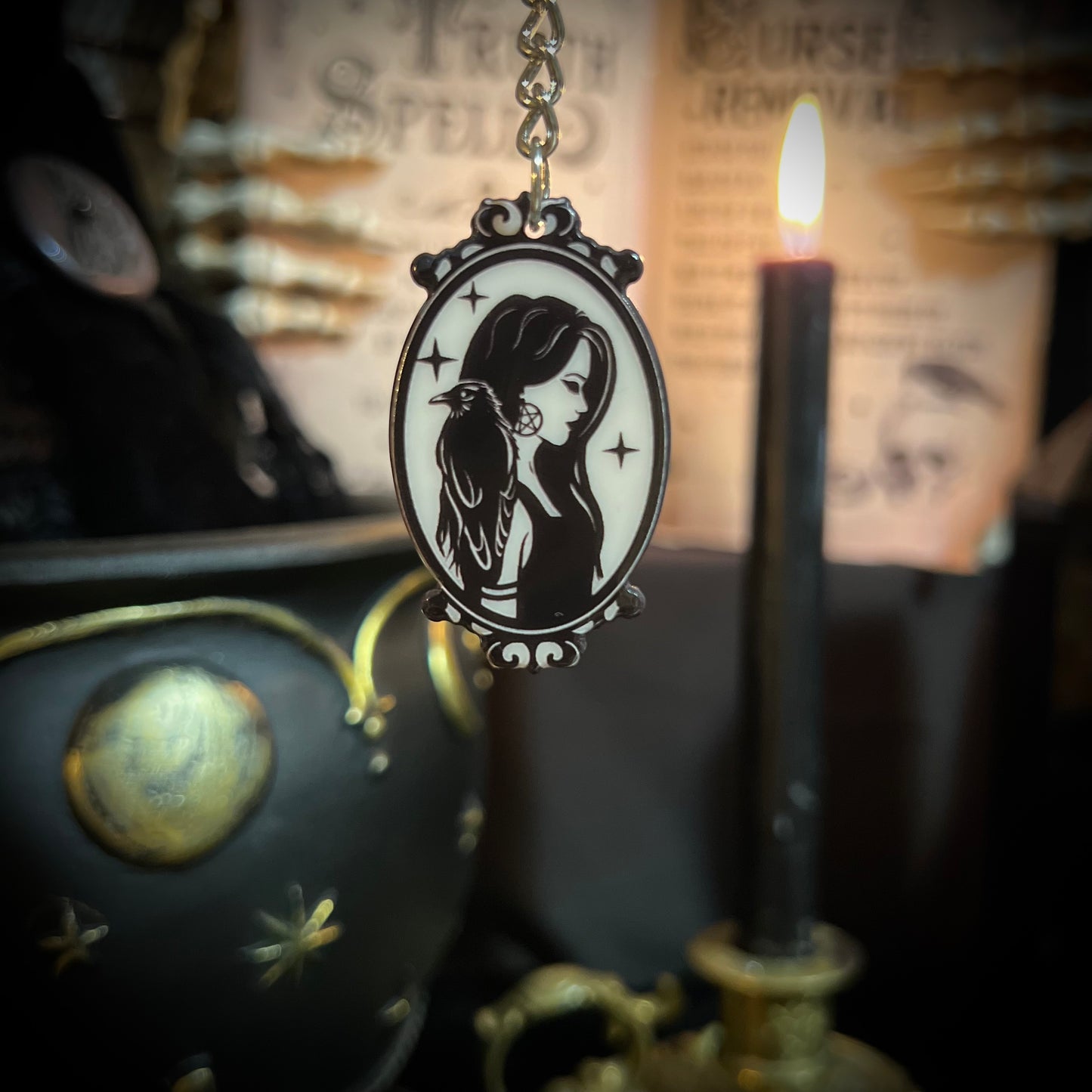 Raven Cameo Keychain KC3