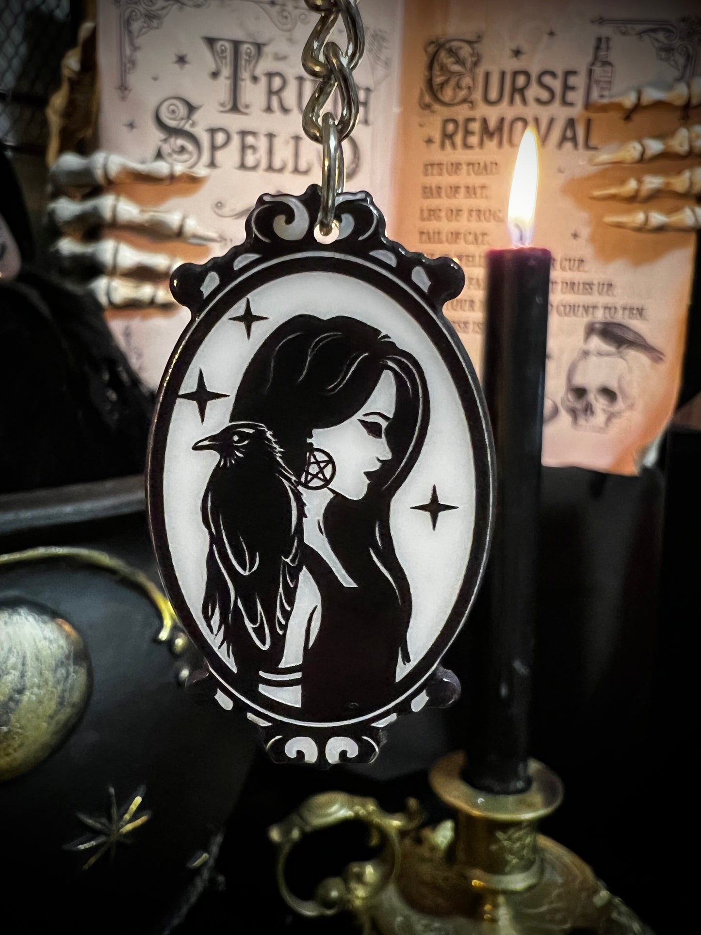 Raven Cameo Keychain KC3